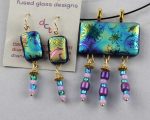 Etched flowered dichroic pendant with beads and earrings