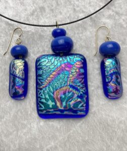 Patterned dichroic pendant & earrings with blue bead